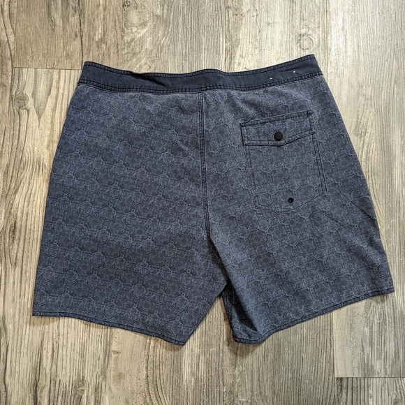 Continue On Garments Men's Grey board shorts size 34 - Picture 6 of 6